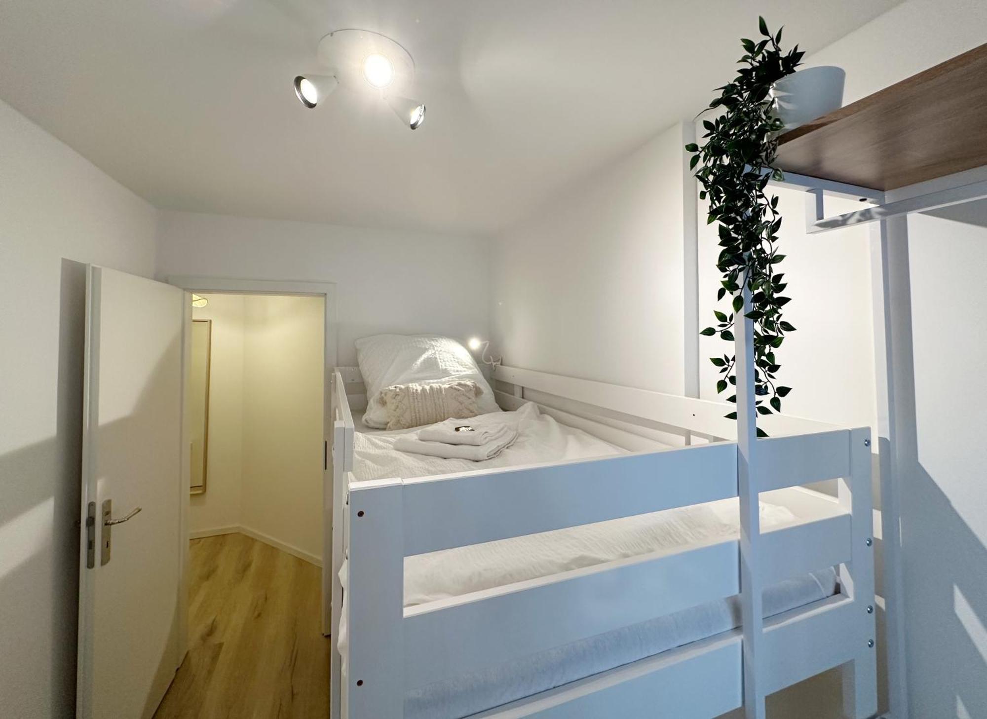 Lejlighed Gemuetliches 2 Ambient Mit Queensize-bett , Etagenbett& Schlafsofa In Alsternaehe
