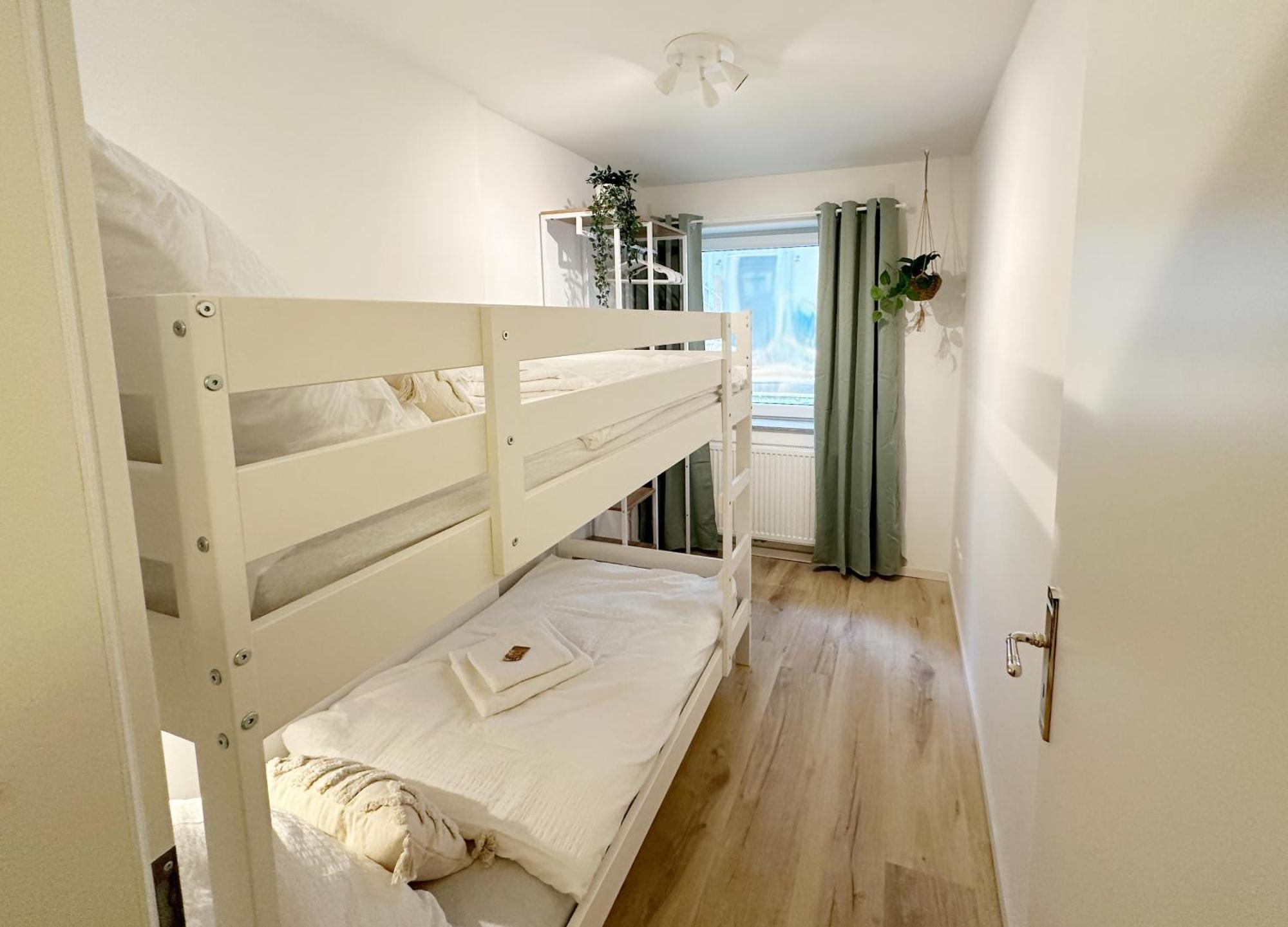 Gemuetliches 2 Ambient Mit Queensize-bett , Etagenbett& Schlafsofa In Alsternaehe * Hamborg