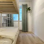 Gemuetliches 2 Zimmer Ambient Apartment Mit Queensize-Bett , Etagenbett& Schlafsofa In Alsternaehe