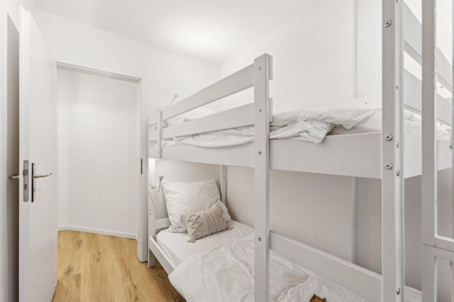 Gemuetliches 2 Ambient Mit Queensize-bett , Etagenbett& Schlafsofa In Alsternaehe Apartment *