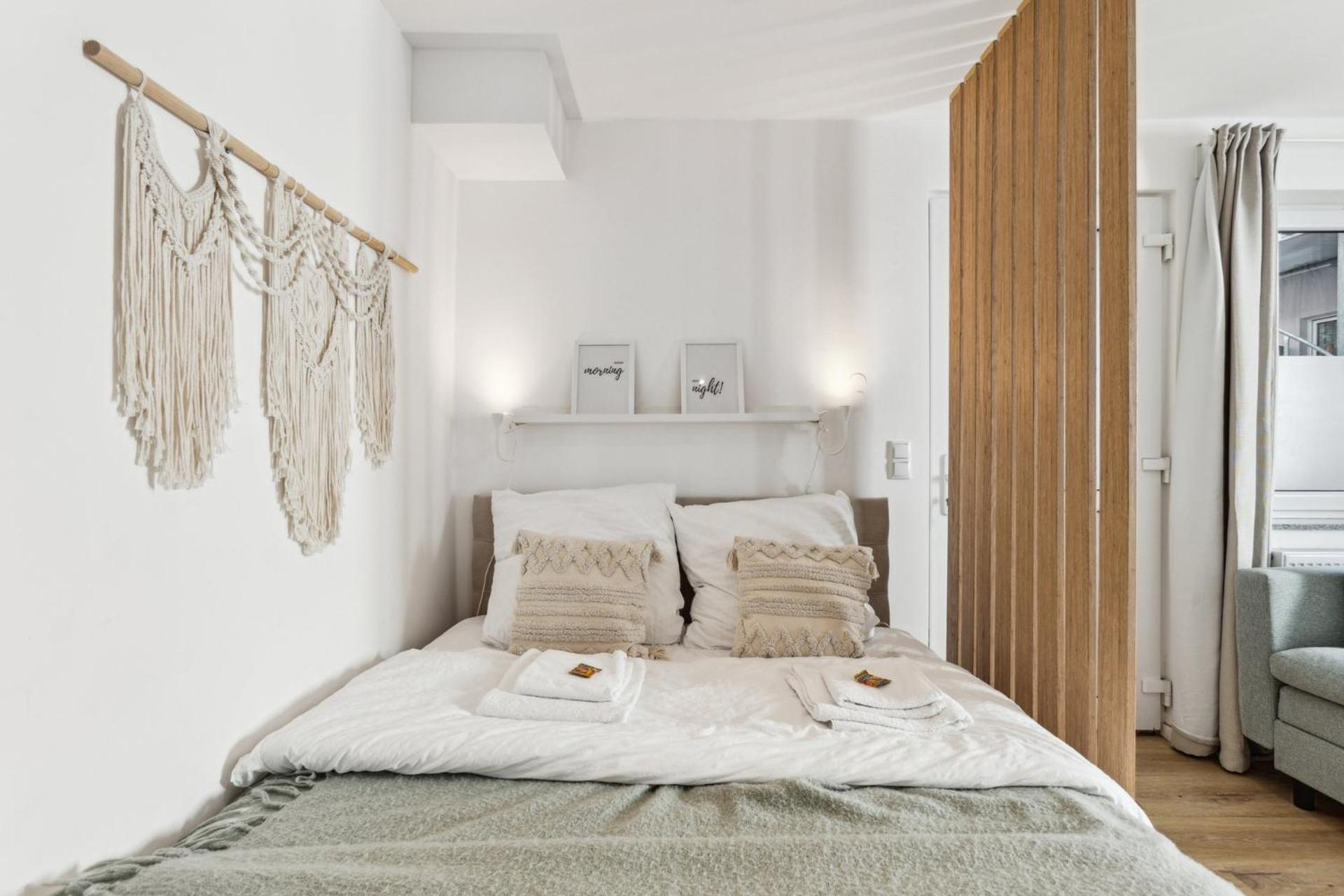 Gemuetliches 2 Ambient Mit Queensize-bett , Etagenbett& Schlafsofa In Alsternaehe *